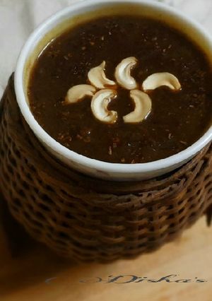 A picture of Raw papaya black chutney.