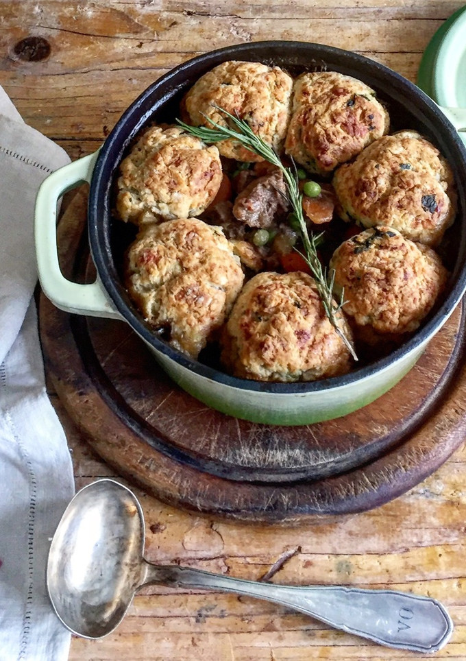 Una foto de Dumplings de cheddar para Guisos