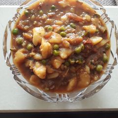 A picture of Peas potatoes curry.