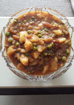 A picture of Peas potatoes curry.