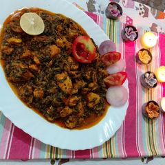 A picture of Chicken with fenugreek leaves and spenich.