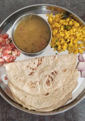 A picture of Spicy Zunka & Soft Bhakri.