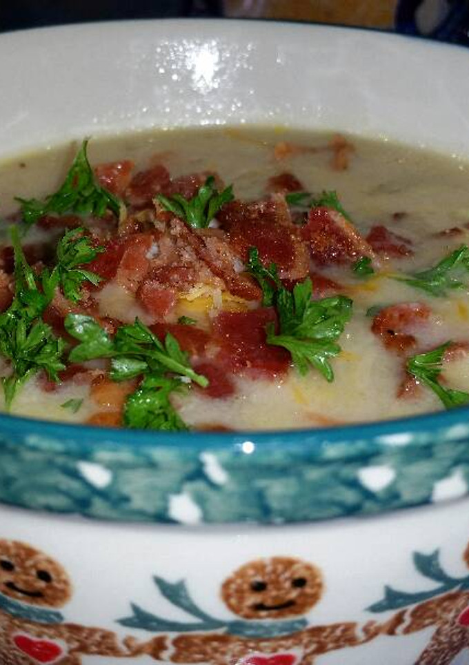 A picture of Creamy Cauliflower Chowder.