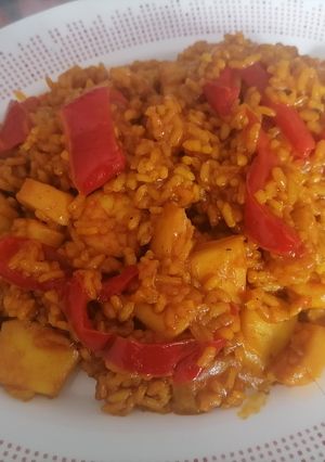 Foto principal de Paella mixta rústica con conejo y marisco para 2
