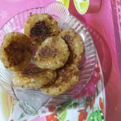 A picture of Sabudana vada or Moti vada.