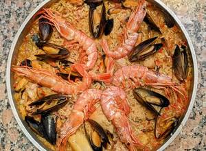 https://img-global.cpcdn.com/recipes/17729ad9bd062bc2/300x220cq70/paella-de-mariscos-foto-principal.jpg