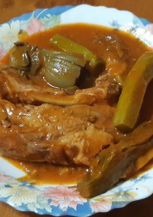 Foto principal de Costillas en salsa con alcachofas