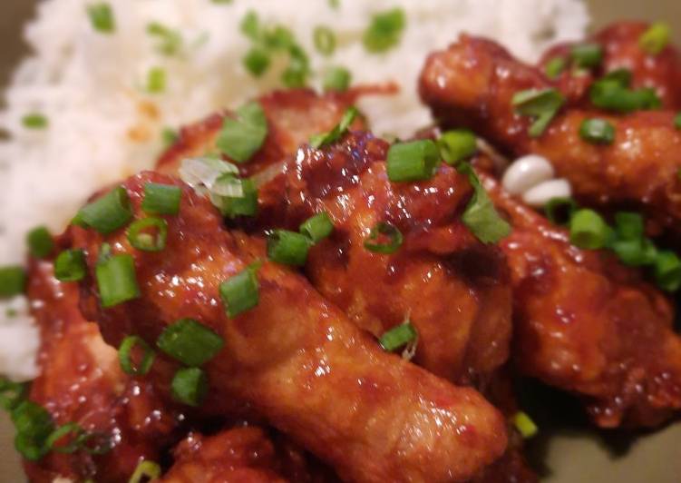 Crispy chicken wings in sweet and spicy Chinese glaze
