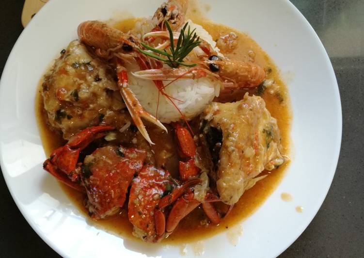 Suquet de gallineta con cigalas, nécoras y arroz jazmín al perfume (y sabor) de anís estrellado