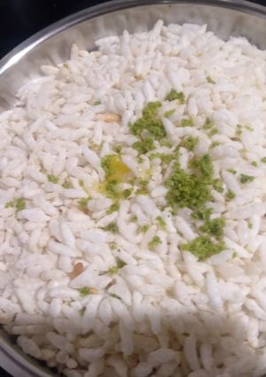 A picture of Garlic puffed rice.