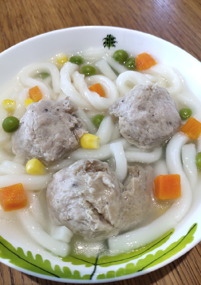 A picture of Meatballs with Udon.