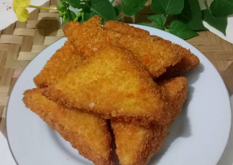 31. Roti goreng isi kornet