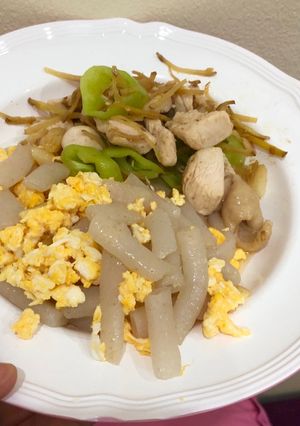 รูปของ บุกผัดไข่ราดอกไก่ผัดพริกขิง keto