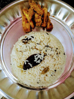 தேங்காய் பால் சாதம் (Coconut Milk Rice) (Thenkaai paal satham recipe in tamil) செய்முறை முக்கிய புகைப்படம்