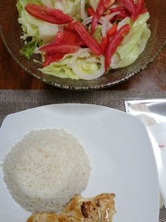 Una foto de Pechuga con papitas y arroz