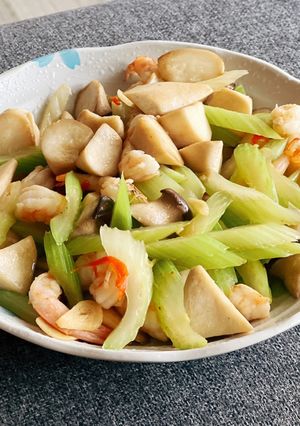 西芹炒蝦仁杏鮑菇 的食譜成品照片