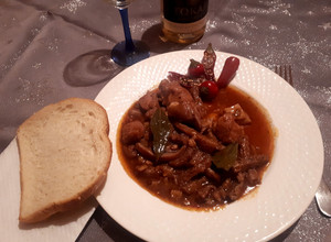 Pacalpörkölt körömmel és csülökkel recept fotója