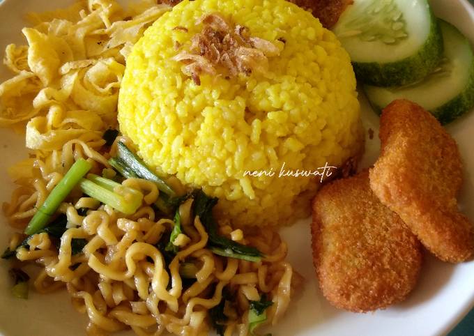 Nasi Kuning (dari nasi sisa semalam)