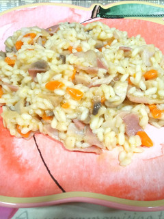 Una foto de Risotto con bacon, zanahoria y champiñones