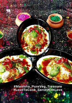A picture of Dahi Vada - Dahi Bhalla.