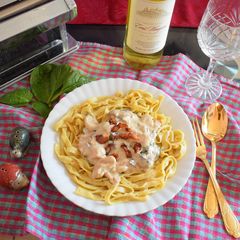 A picture of Turkey strips with mushroom and spinach in creamy sauce on a bed of homemade Tagliatelle.