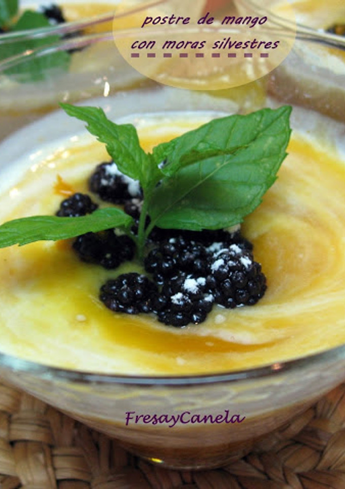 Una foto de Postre de Mango con Moras Silvestres