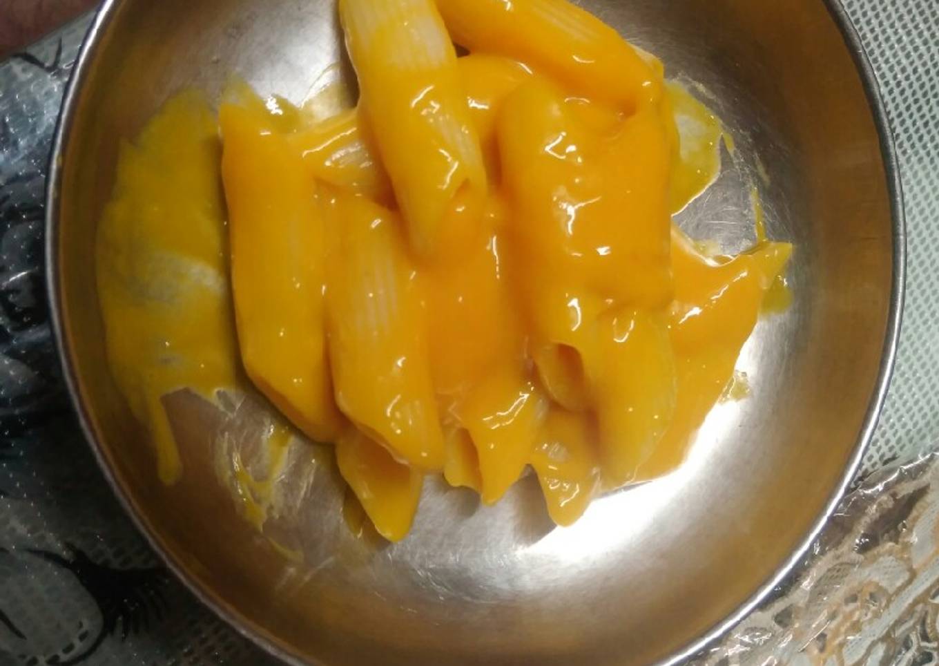 Pasta in mango sauce