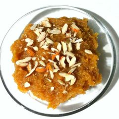 A picture of Besan Sooji Halwa.