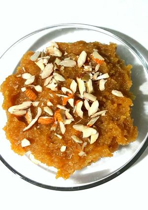 A picture of Besan Sooji Halwa.