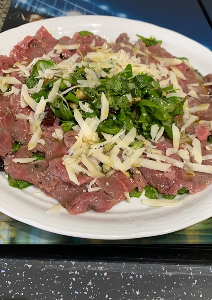 Una foto de Carpaccio de ternera