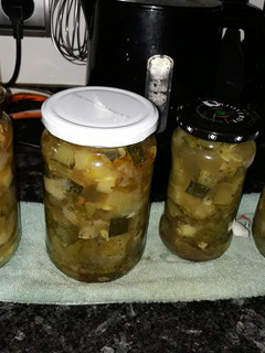 Una foto de Conservas caseras de calabacín y cebolla con especias