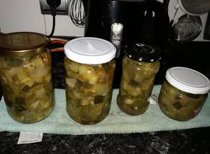 Una foto de Conservas caseras de calabacín y cebolla con especias