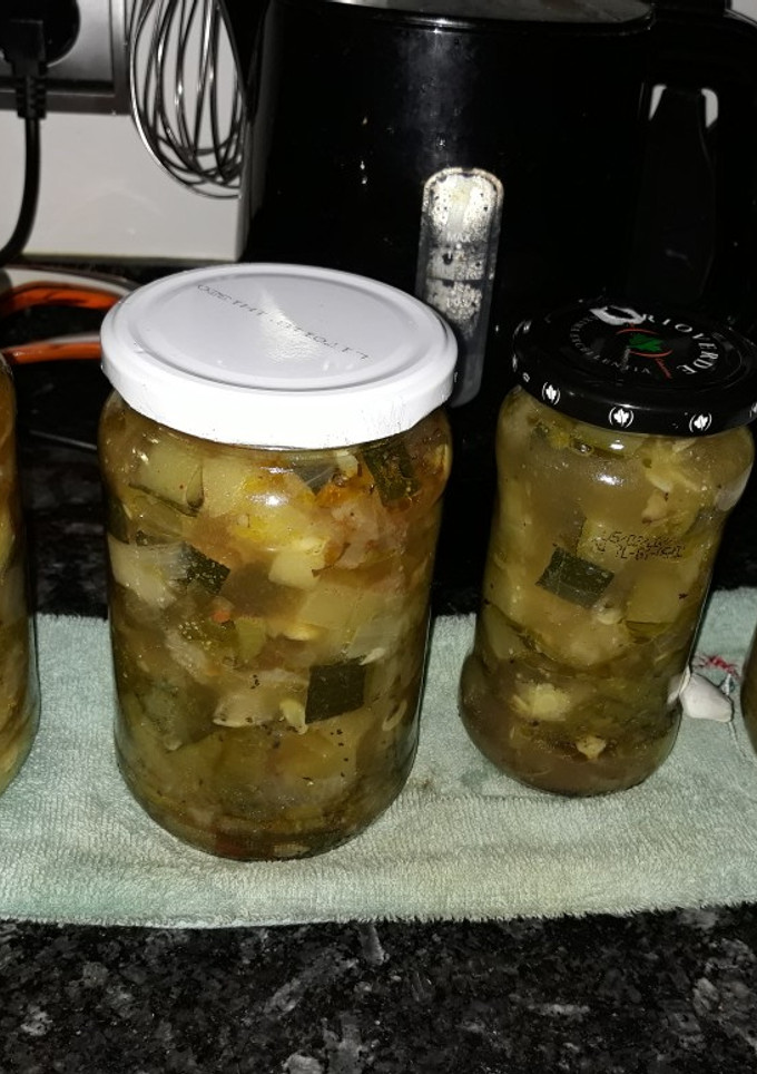 Una foto de Conservas caseras de calabacín y cebolla con especias