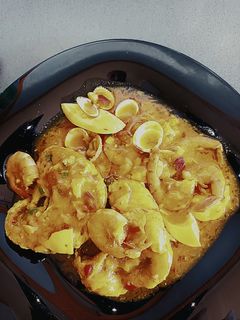 Una foto de Merluza en mi salsa con gambas y berberechos