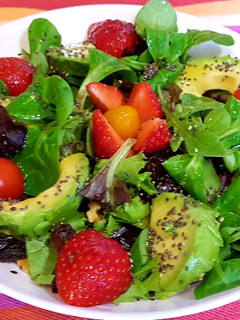 Una foto de Ensalada Primaveral de colores y sabores