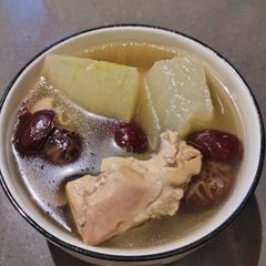 A picture of Chicken Winter melon Soup.