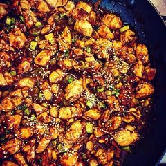 A picture of Spring onion and ginger chicken.