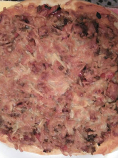 Una foto de Pizza de atún y mortadela