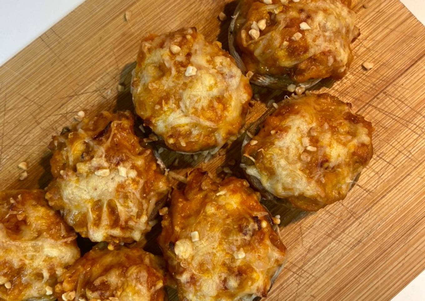 Champiñones rellenos de boloñesa y bechamel