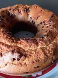 Ciambellone con cioccolato bianco e gocce di cioccolato fondente