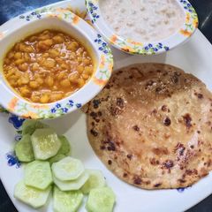 A picture of Chanadal with parantha.