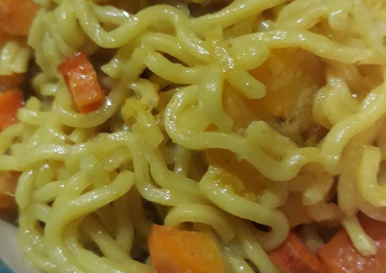 Noddles with carrots