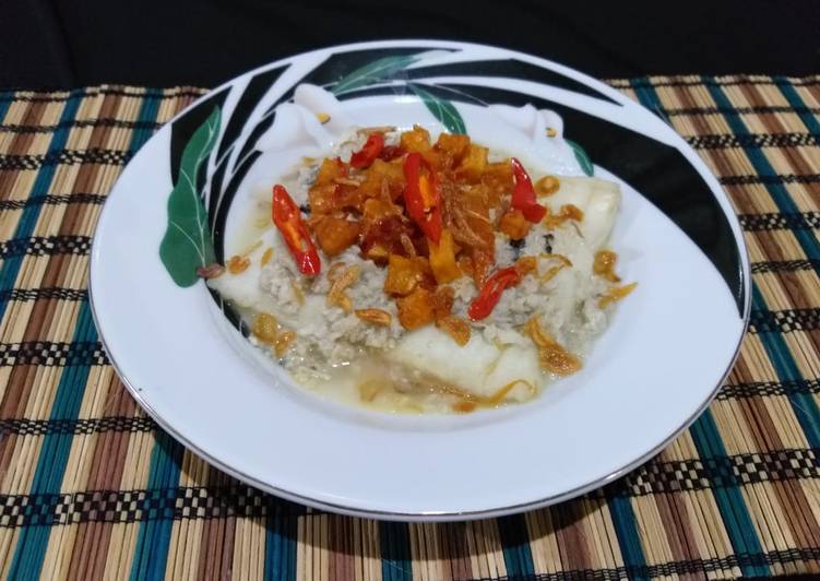 Buras Kuah Santan Ikan Gabus Sambal Goreng Kentang