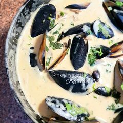 A picture of Creamy & Cheesy Mushroom Sauce.