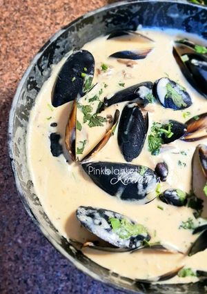 A picture of Creamy & Cheesy Mushroom Sauce.