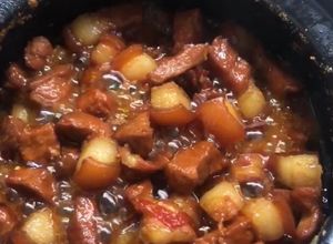 Hình của món Thịt Ba Chỉ Kho tiêu.