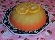 Una foto de gelatina de zumo d3 naranjas