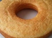 Una foto de bizcocho con panela limón