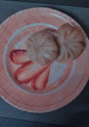 A picture of Chicken momos.