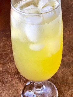 Una foto de Hierbabuena y limón